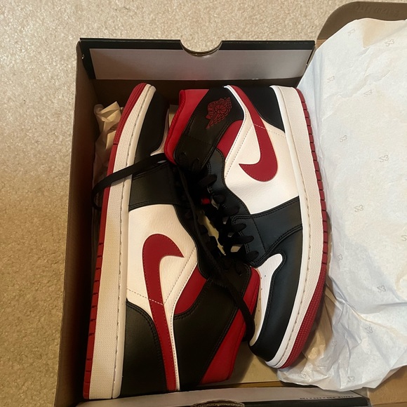 Nike Air Jordan 1 Retro High - Picture 1 of 2